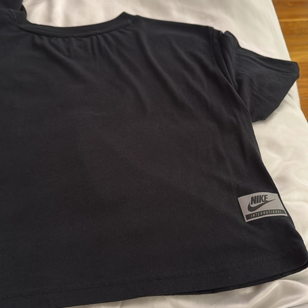 Nike Women’s International Crop Graphic T Shirt Size Small - Picture 5 of 5